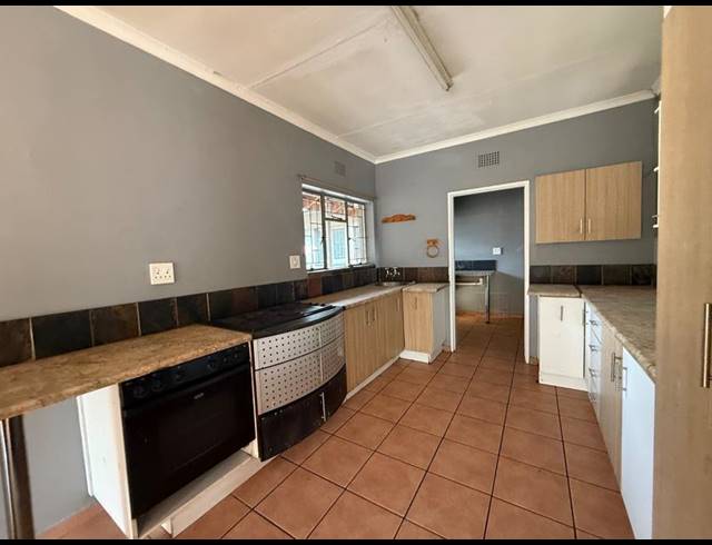 3 BEDROOM HOUSE FOR SALE IN VANDERBIJLPARK SE 6